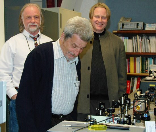 IMAGE: DAHLGREN, Va. – Naval Surface Warfare Center Dahlgren Division (NSWCDD) physicist Dr. Dan Parks, left, briefs renowned Israeli physicist Dr. Yakir Aharonov on the Dahlgren-built homodyne detector designed to measure the properties of squeezed light, a specially prepared quantum state of light. Parks received the NSWCDD 2020 In-house Laboratory Independent Research Excellence Award for his investigation into the Canonical Optical Weak Value Amplifier Device, the command announced, Dec. 7. “I want to express my thanks to the NSWC Dahlgren Division leadership for recognizing the importance of quantum physics to the future of the fleet and the security of our nation,” said Parks who retired prior to the announcement. (U.S. Navy photo/Released)