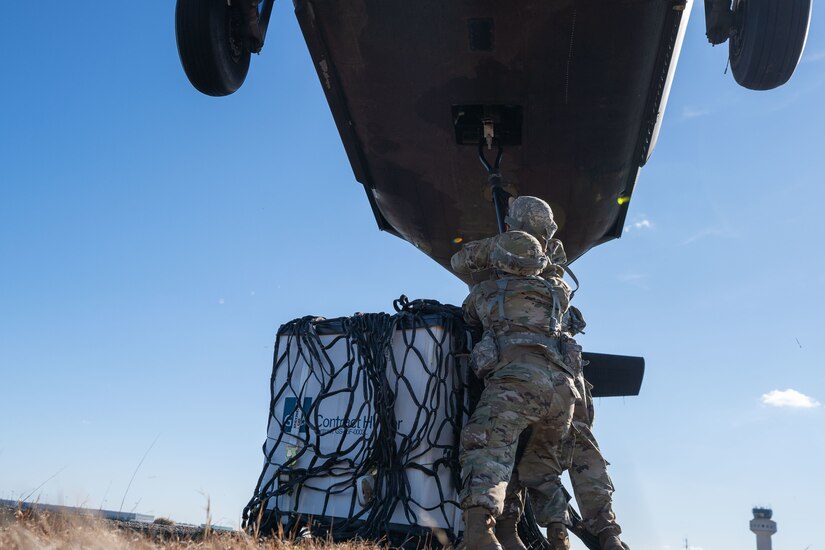 Service member conduct sling load training.