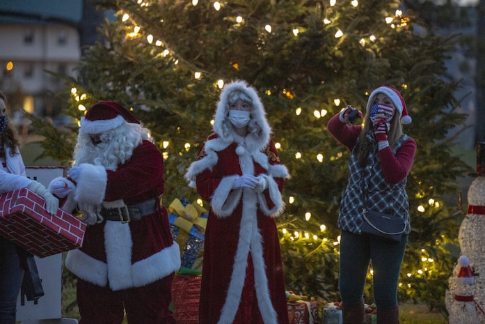 Yolanda Mayo, right, the deputy operations officer for Marine Corps Community Services, hosts a raffle at the 8th annual tree lighting ceremony on Marine Corps Air Station New River, North Carolina, Dec. 6, 2020. The annual celebration brings service members and their families together to start the holiday season. (U.S. Marine Corps Photo by Lance Cpl. Isaiah Gomez)