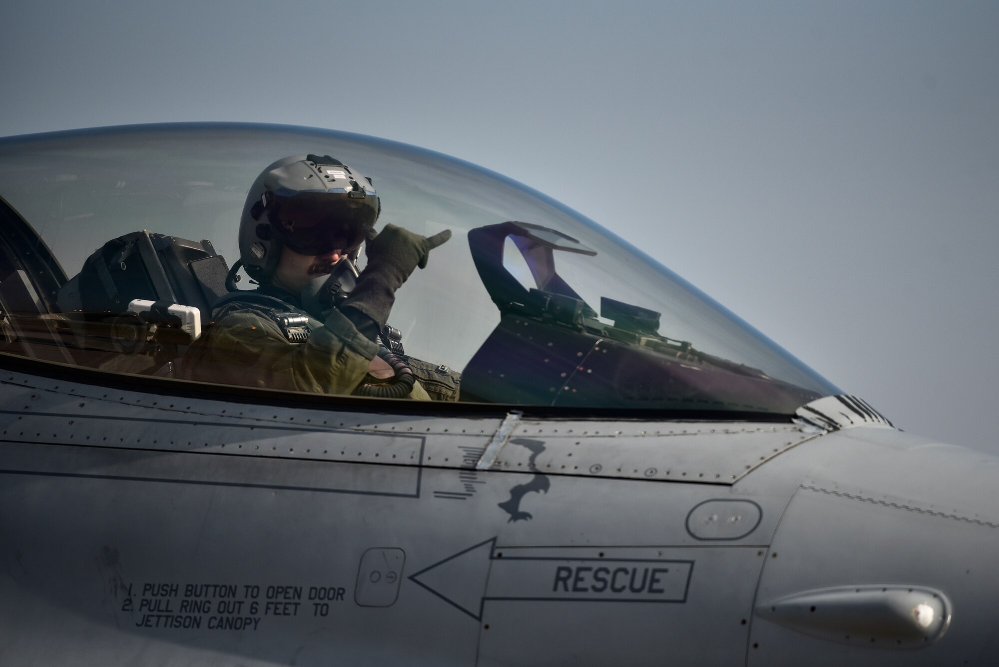 A pilot taxiing an F-16.