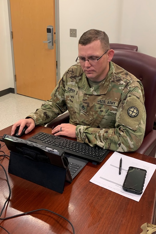 Staff Sgt. Ronald Roper of the Missouri National Guard, an instructor with the new Army National Guard-Forward Virtual Basic Leadership Course, teach a class from the 166th Regiment Regional Training Institute at Fort Indiantown Gap, Pa.