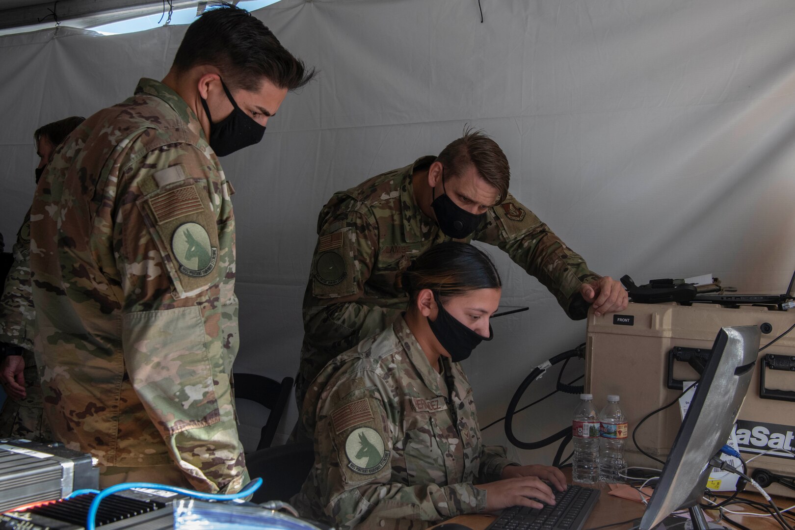 Airmen monitor computers.