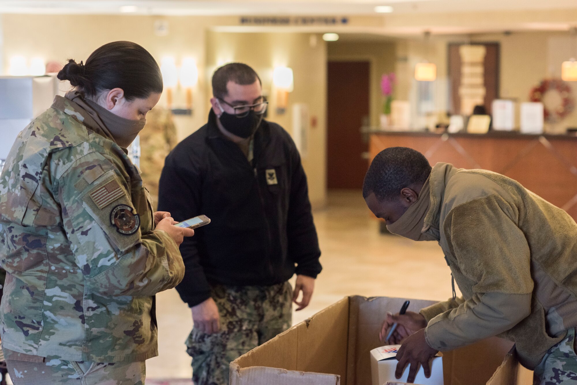 Airmen organize box lunches.