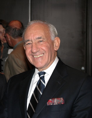 Dr. David Kahn