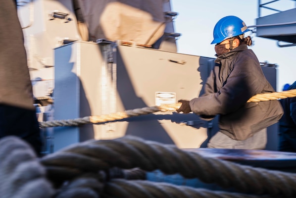 Seaman Recruit Calla Morse, assigned to the Wasp-class amphibious assault ship USS Kearsarge (LHD 3), heaves mooring line on the fantail Dec. 15, 2020.