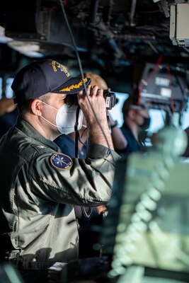 Capt. Thomas Foster, executive officer of the Wasp-class amphibious assault ship USS Kearsarge (LHD 3), observes navigation operations from the pilot house Dec. 15, 2020.