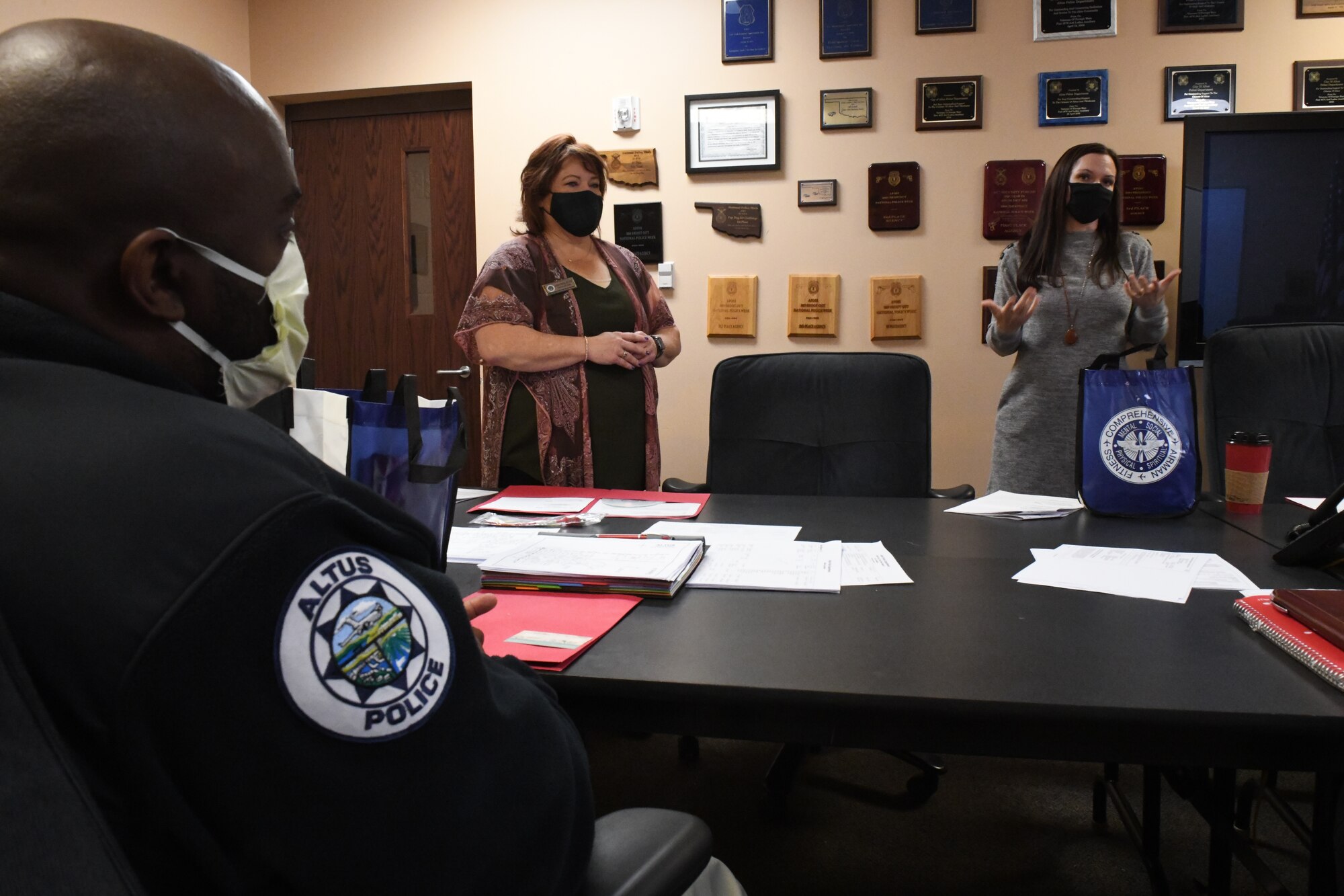 97 AMW Airmen teach APD officers