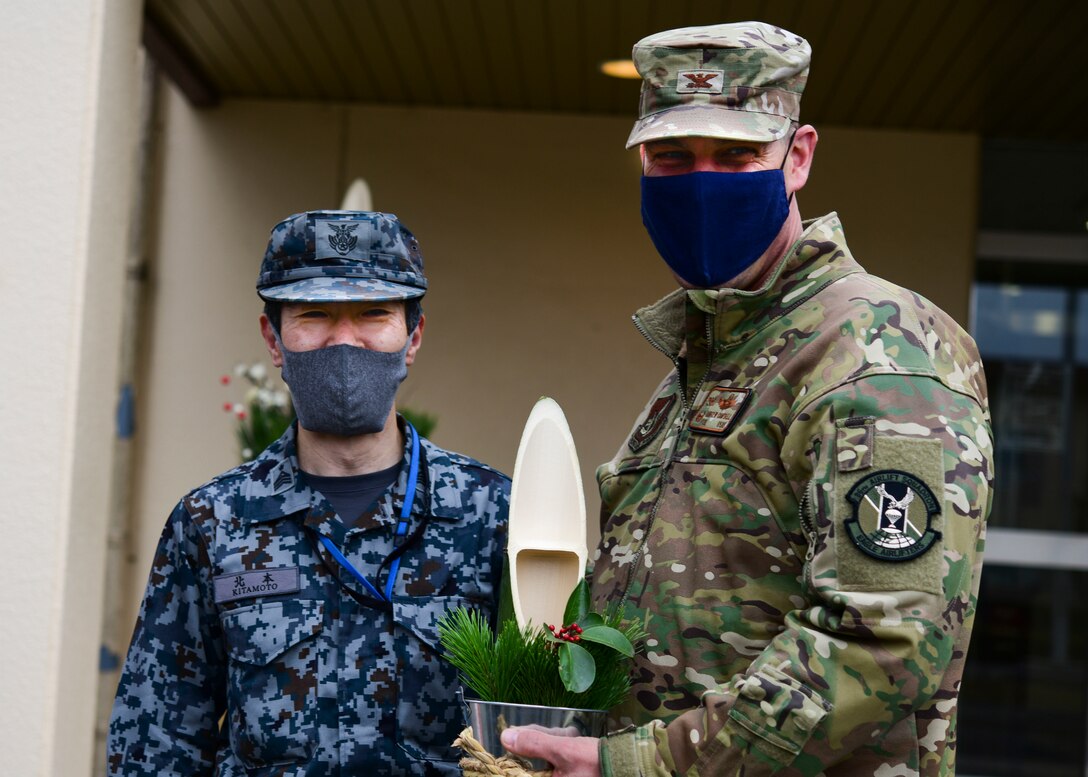 Japanese Airman gives gift to military commander