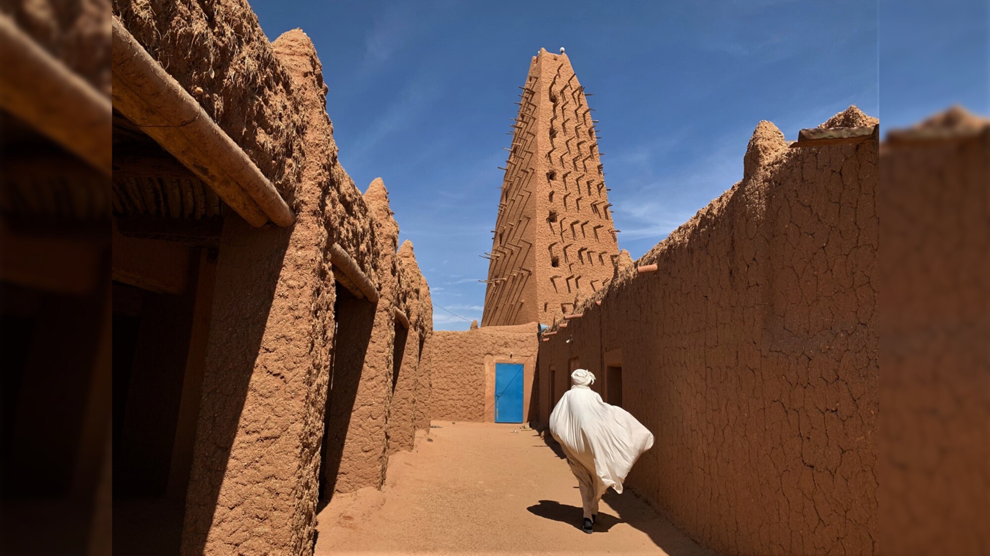 A mosque in Niger. Photo by AFCLC’s Dr. Scott Edmondson