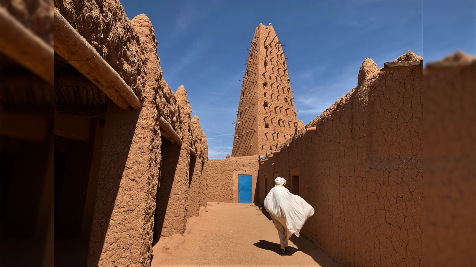 A mosque in Niger. Photo by AFCLC’s Dr. Scott Edmondson
