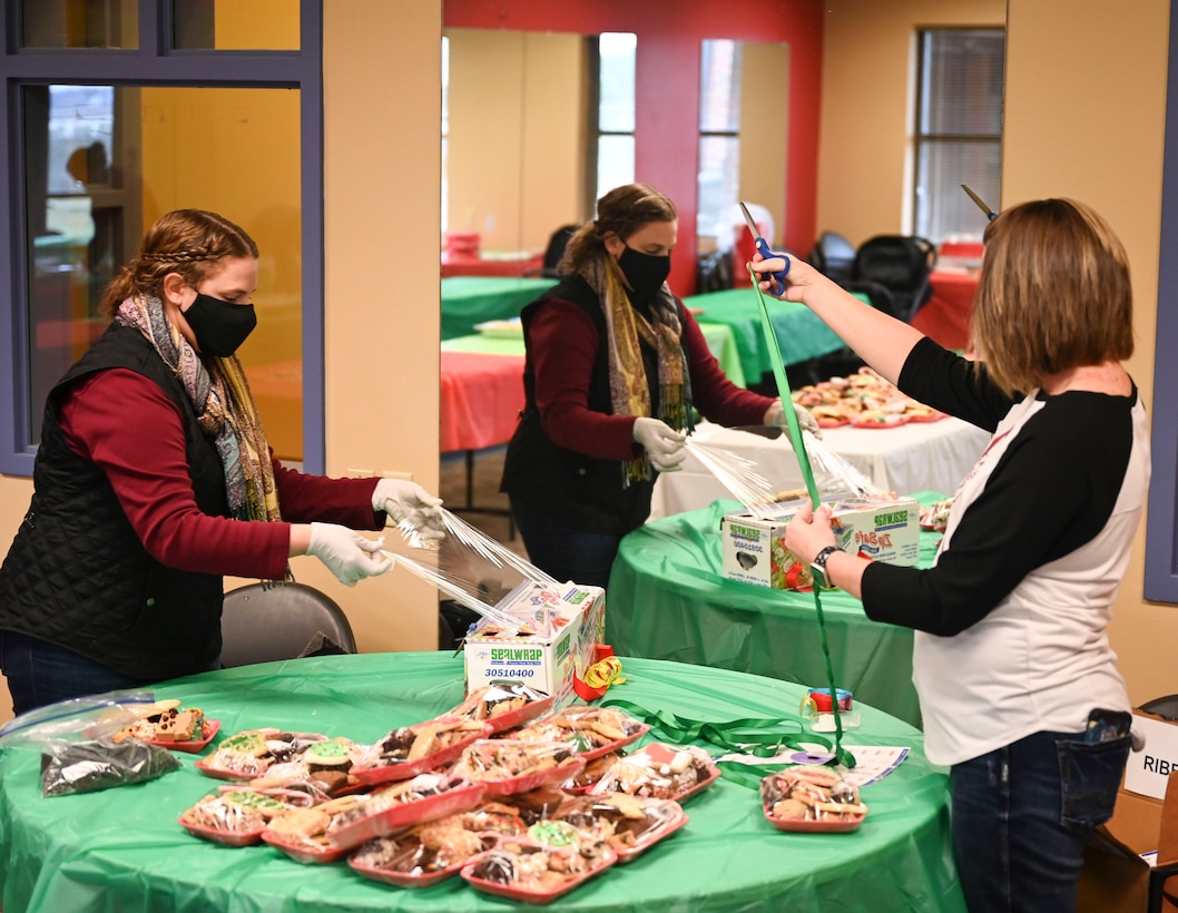 Langley Spouses Club spread holiday cheer to junior Airmen