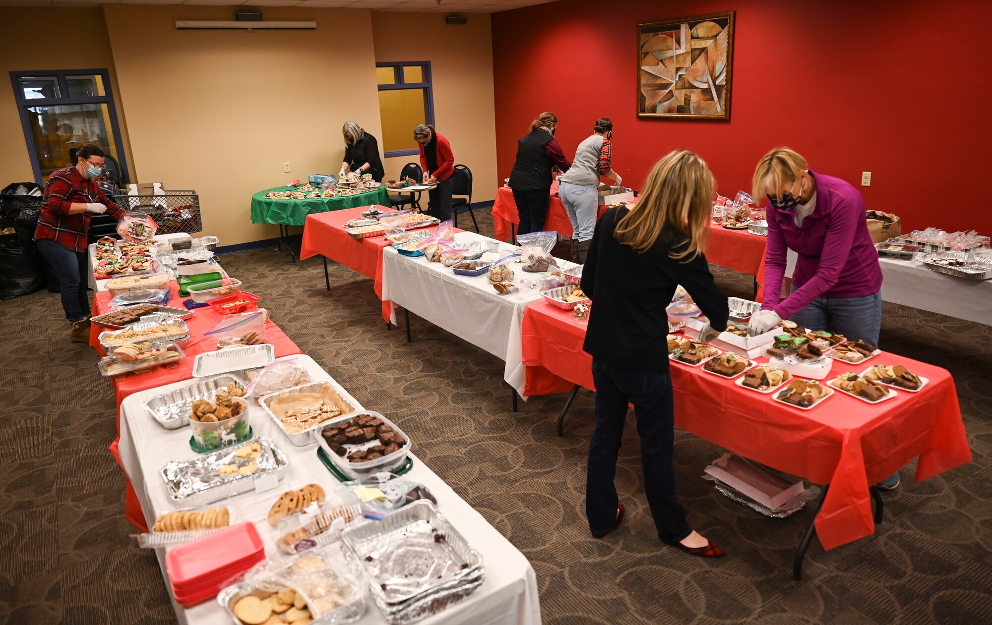 Langley Spouses Club spread holiday cheer to junior Airmen