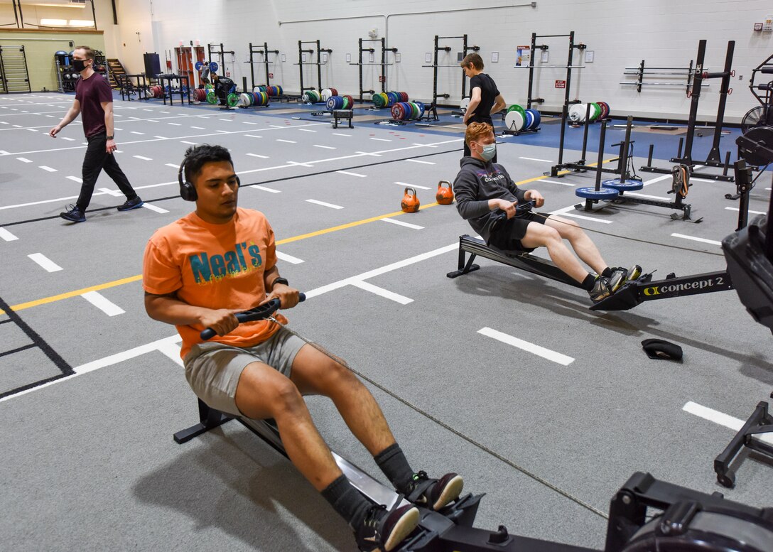 U.S. Army soldiers assigned to the 2nd Battalion, 377th Parachute Field Artillery Regiment, 4th Infantry Brigade Combat Team (Airborne), 25th Infantry division, U.S. Army Alaska, spot and lift weights with a Kabuki bar at the Buckner Fitness Center on Joint Base Elmendorf-Richardson, Alaska, Dec 14, 2020. In addition to state-of-the-art multipurpose equipment, Buckner also includes an aquatic center, fitness pool, rock climbing wall, an indoor running track and an abundance of new strength and cardio machines. (U.S. Air Force photo by Senior Airman Crystal A. Jenkins)