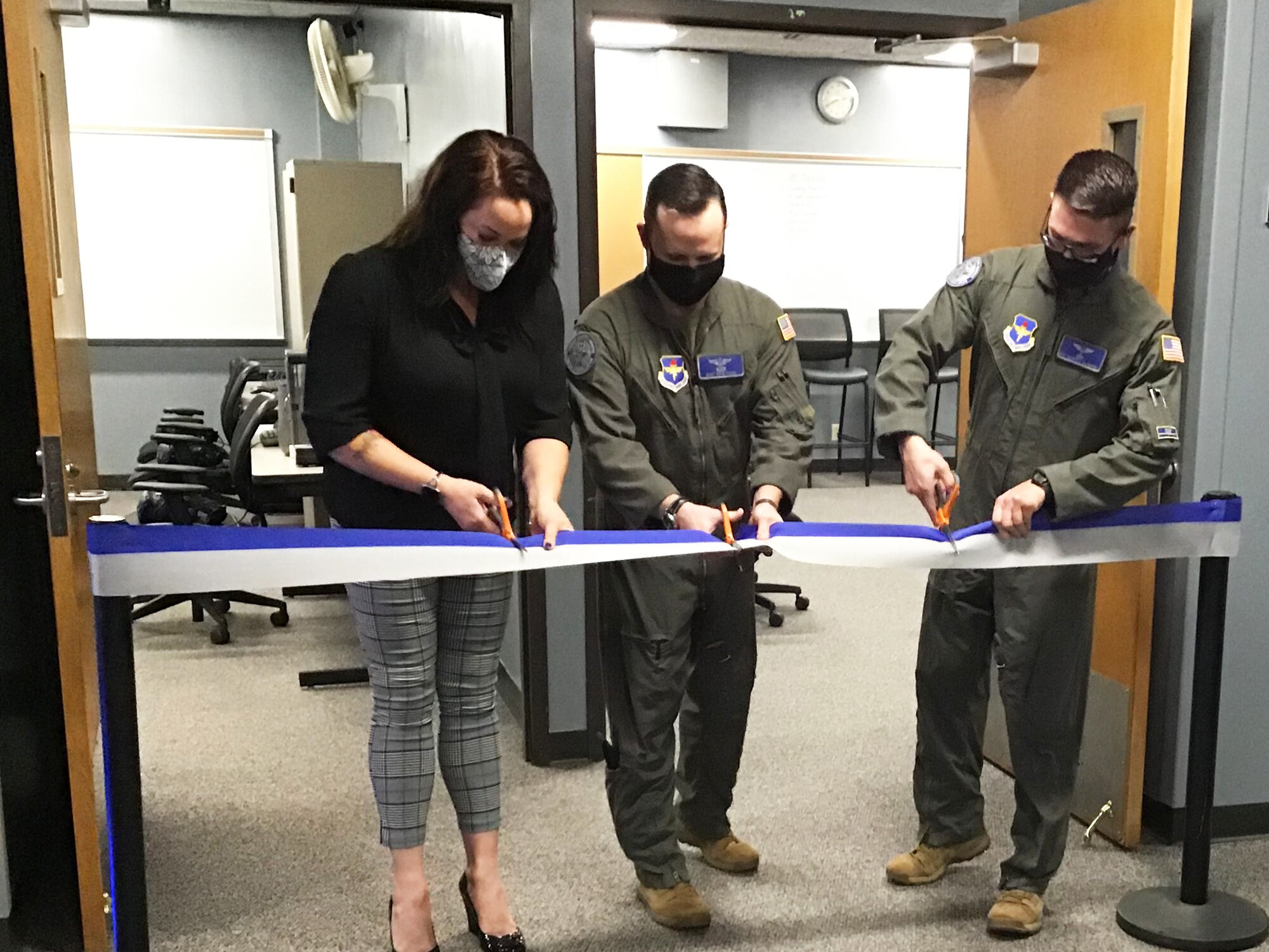 JOINT BASE SAN ANTONIO-LACKLAND, Texas – A new virtual training course is blazing trails at the 344th Training Squadron, Career Enlisted Aviator Center of Excellence. Distinguished guests and aviators came together Dec. 11 for the Virtual Reality Laboratory ribbon cutting ceremony to witness an innovative training frontier.