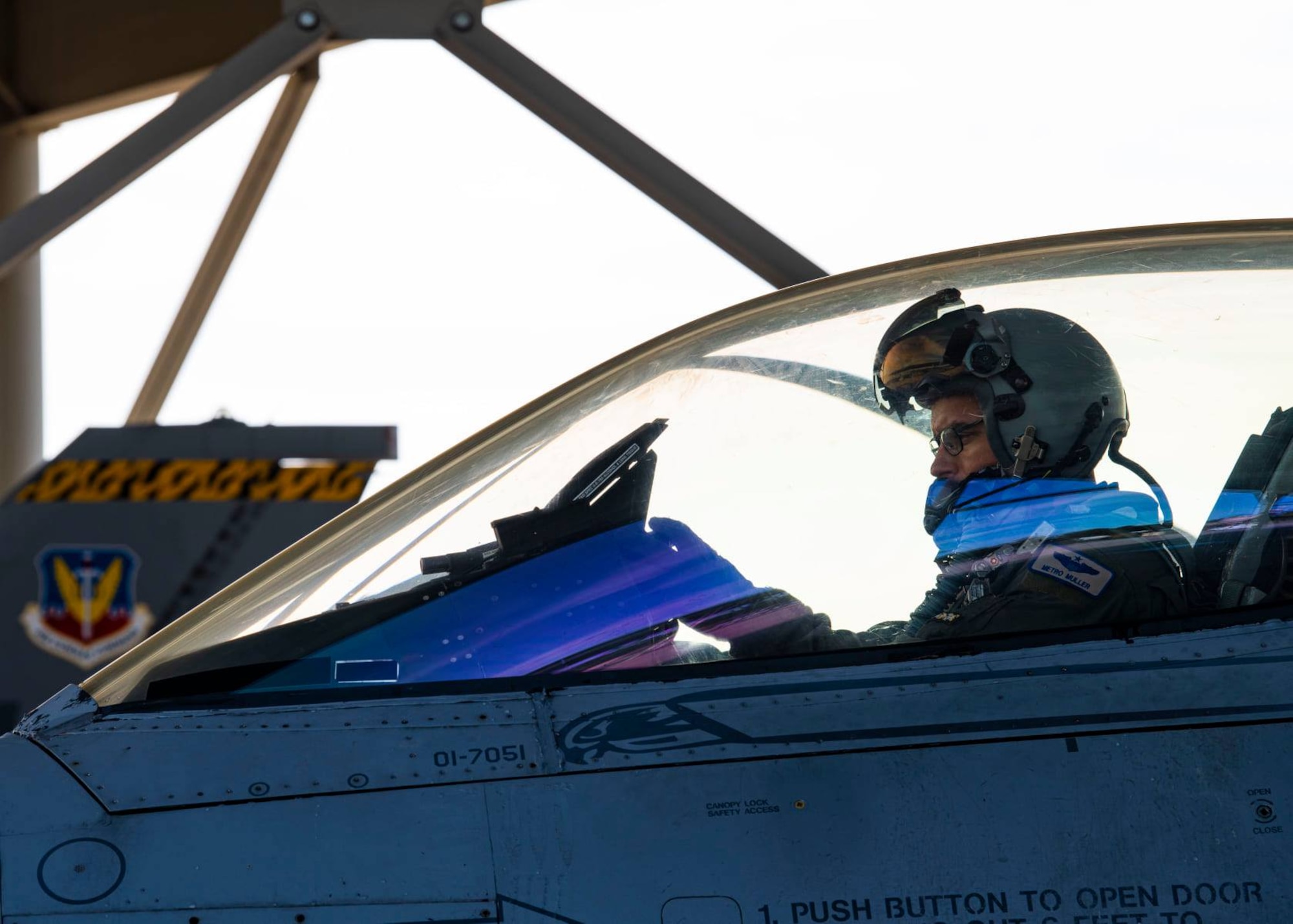 photo of pilot in F16