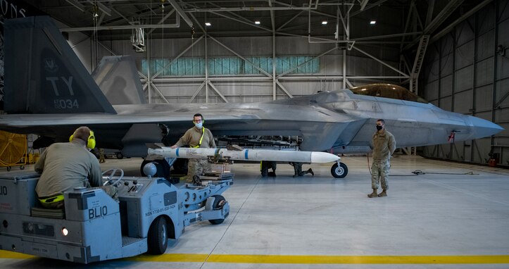 Weapons free:  F-22 loadcrew competition