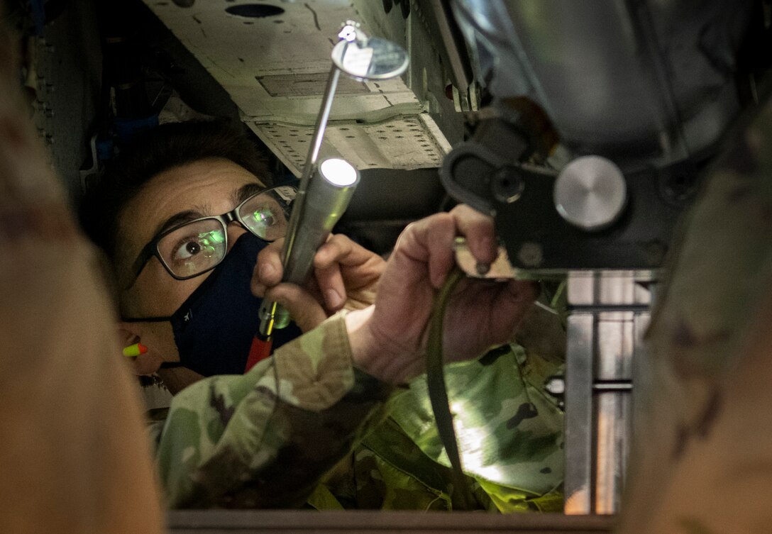 Raptor Ready:  F-22 loadcrew competition