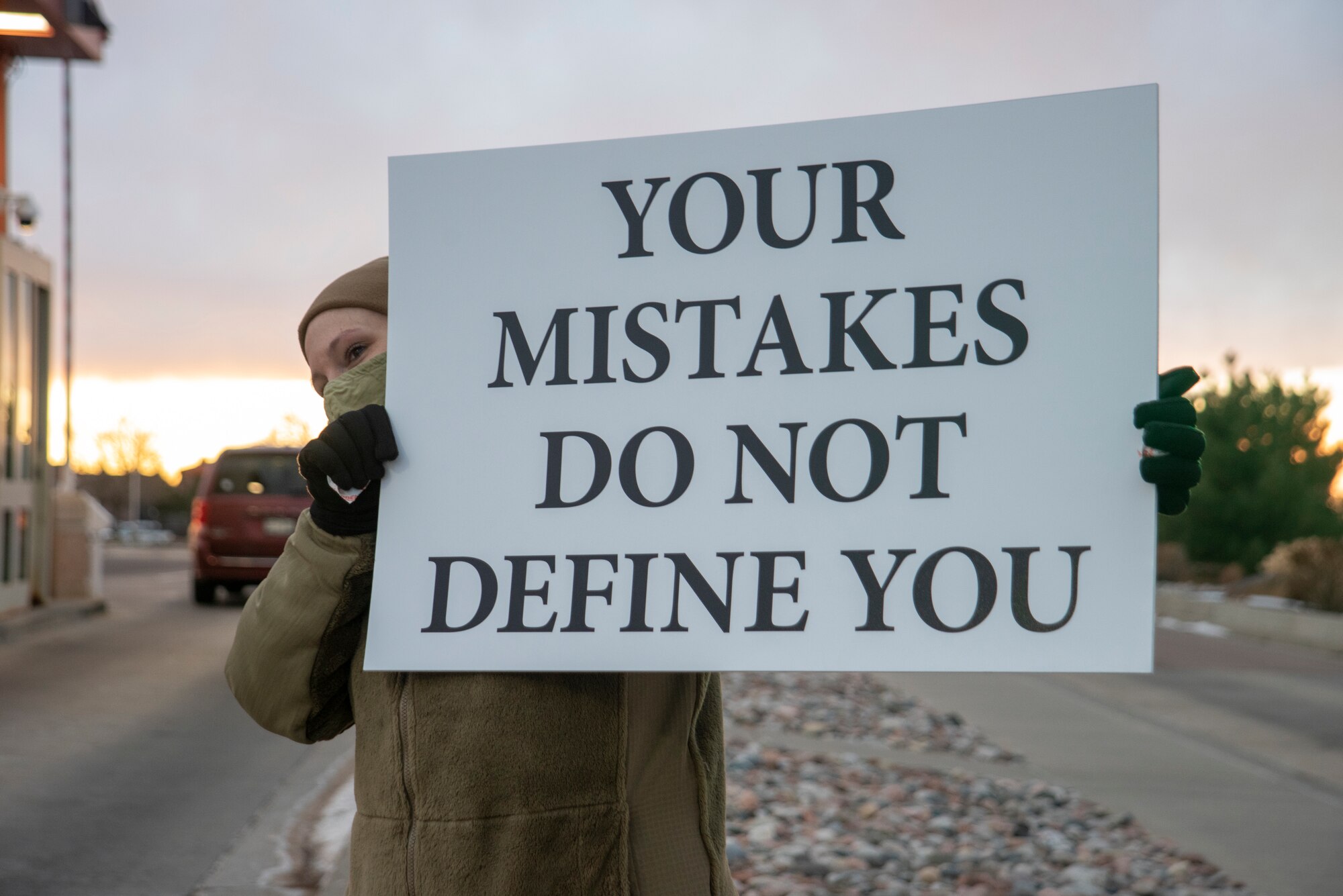 Servicemember holds up encouraging sign.
