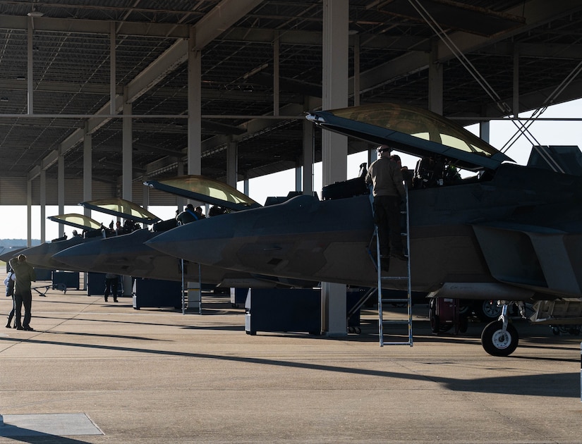 Airmen return from deployment.