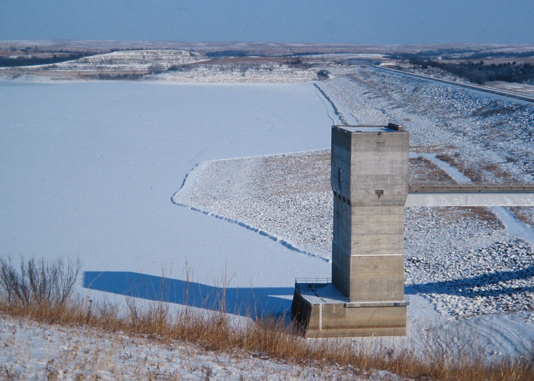 Photo showing beautiful Tuttle Creek lake and dam in the winter