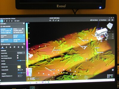 Diver Augmented Vision Display (DAVD) sonar imagery display as seen by the Navy master diver controller and Navy diver on the bottom.