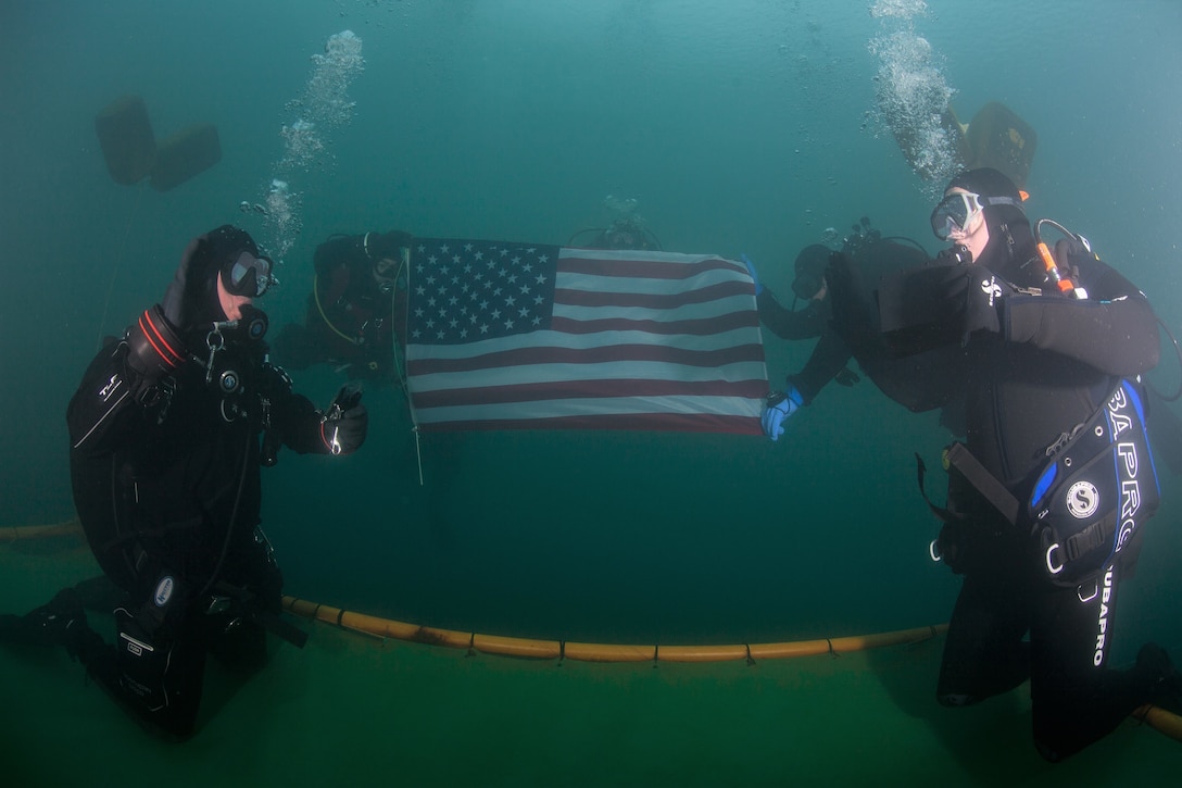 Reserve Soldier re-ups in an underwater ceremony