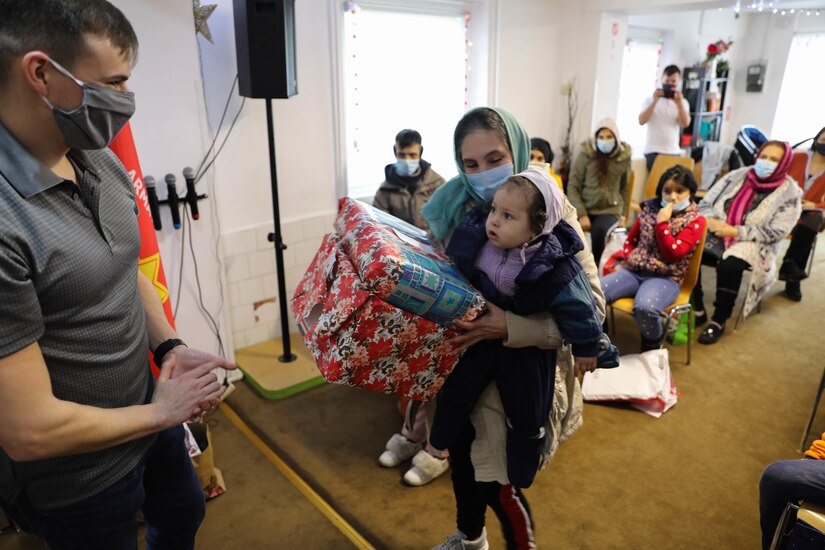 Civil Affairs Soldiers deliver Christmas gifts, good cheer in Bucharest