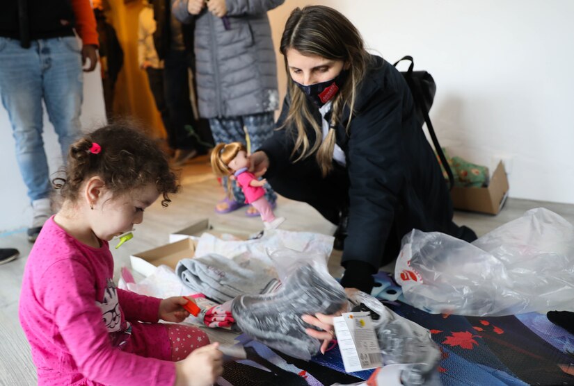 Civil Affairs Soldiers deliver Christmas gifts, good cheer in Bucharest