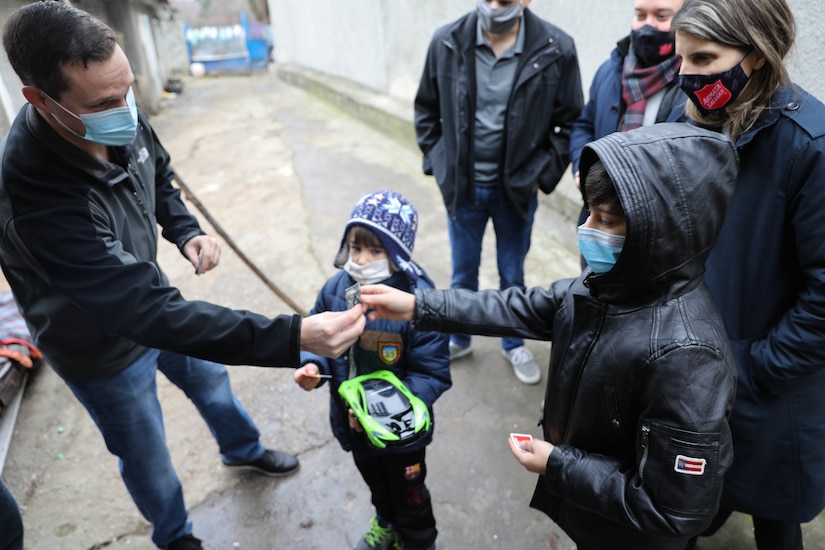 Civil Affairs Soldiers deliver Christmas gifts, good cheer in Bucharest