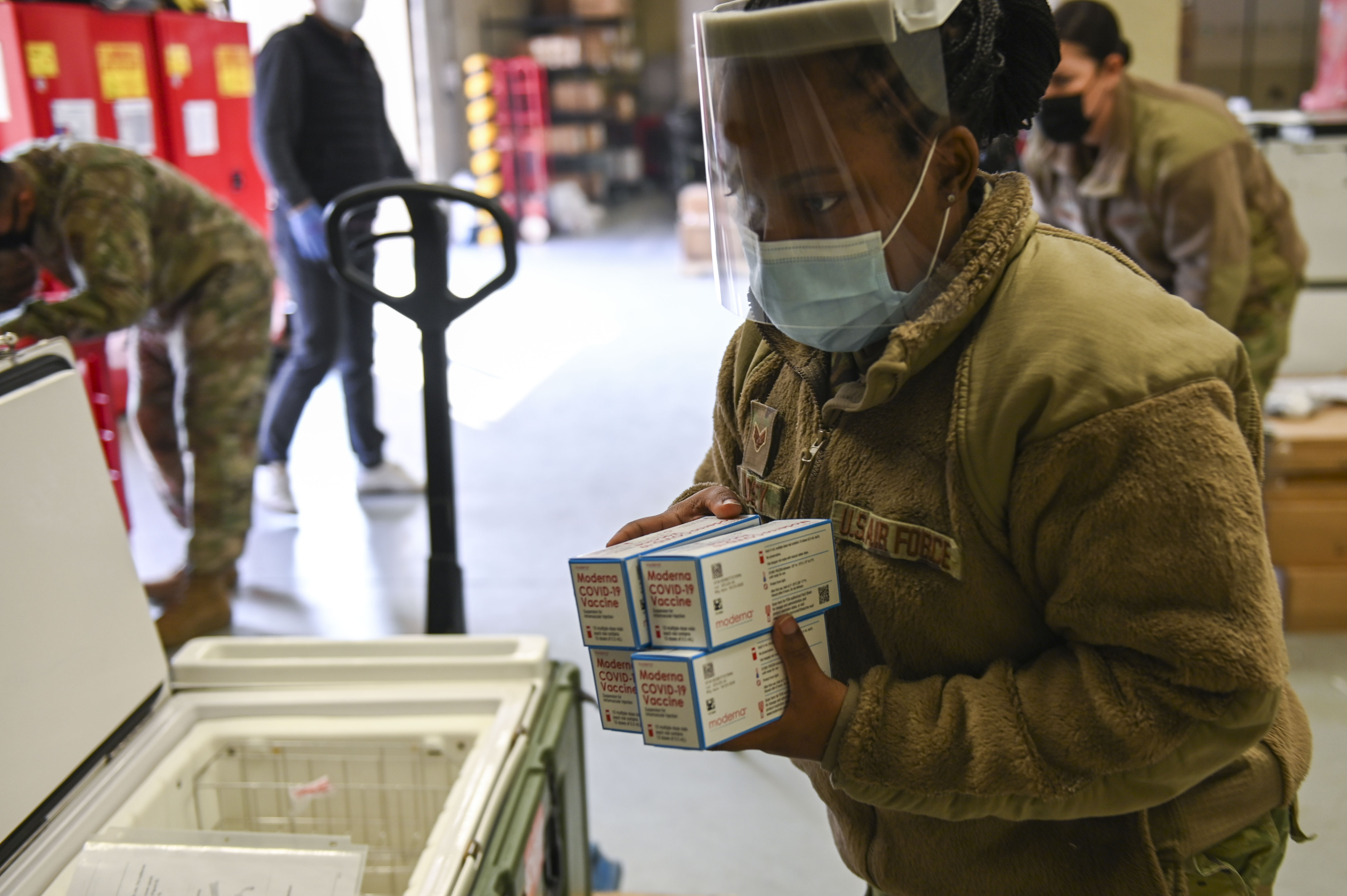 Usfk Healthcare Workers And First Responders Receive Covid 19 Vaccine Osan Air Base Article Display