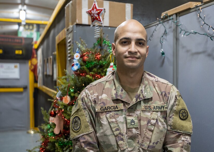 Citizen Soldier Receives Special Call For The Holidays U S Army Reserve News Display