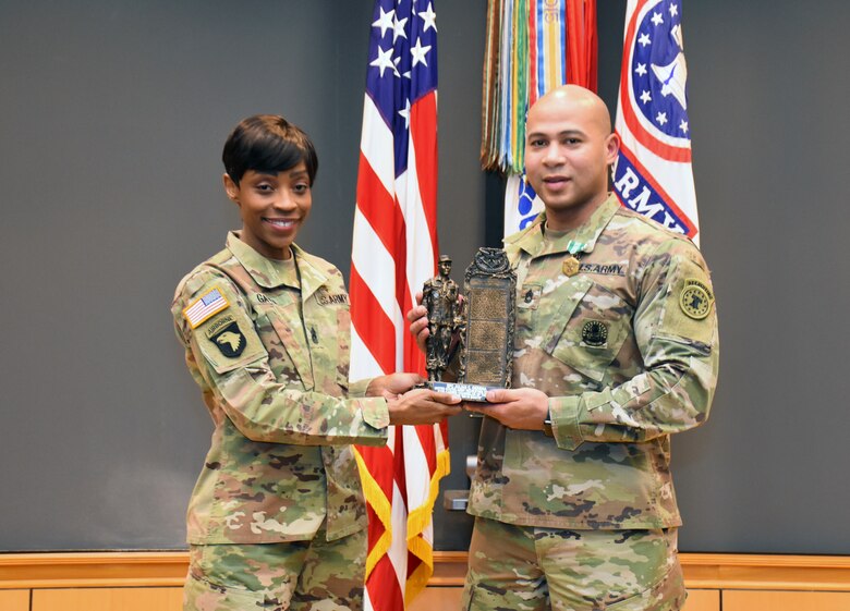 Usarec Recognizes Career Counselor Of The Year Gt U S Army
