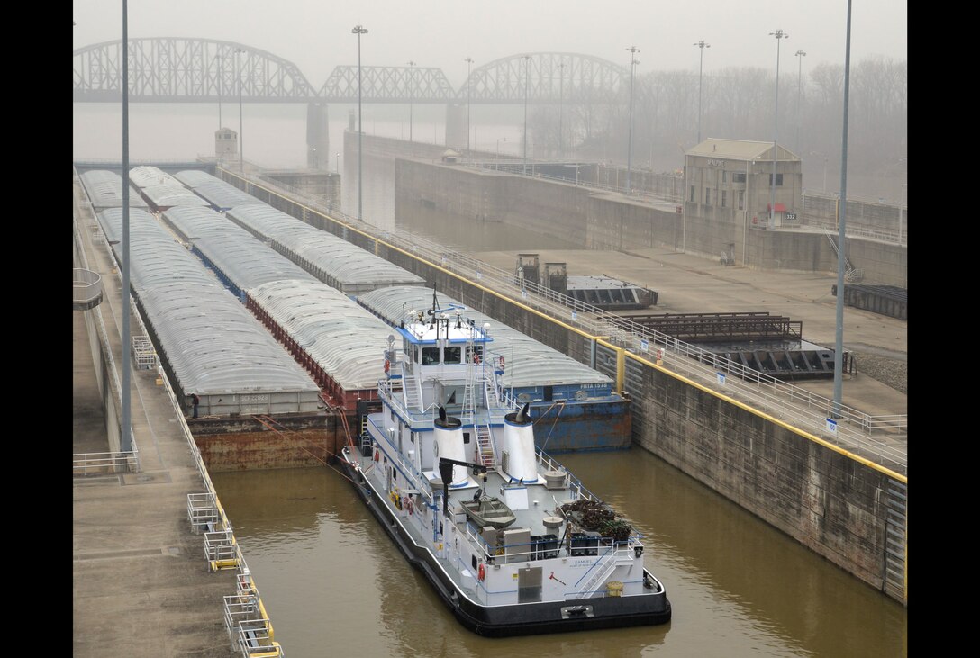 tugboat in McAlpine Locks