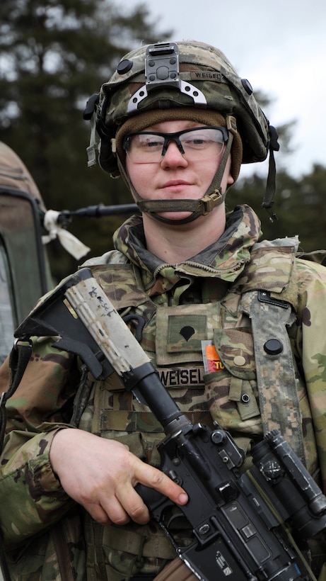 Females in the 16th Field Artillery Regiment, 1st Cavalry Division Artillery