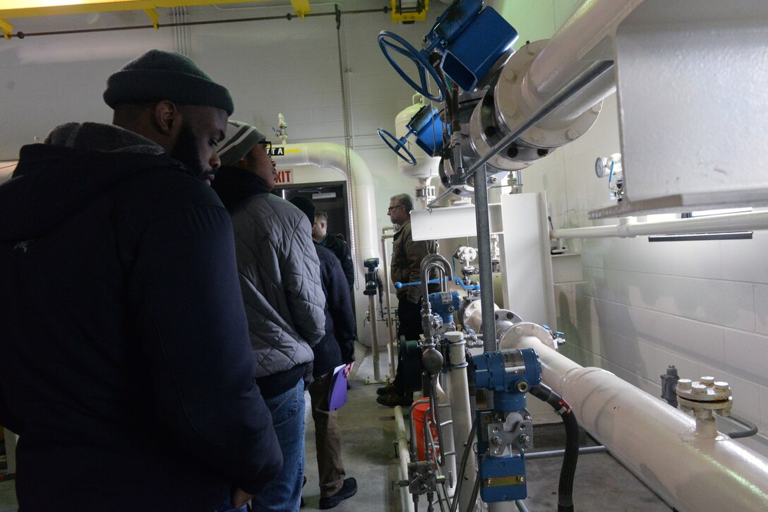 Students view a fueling system.