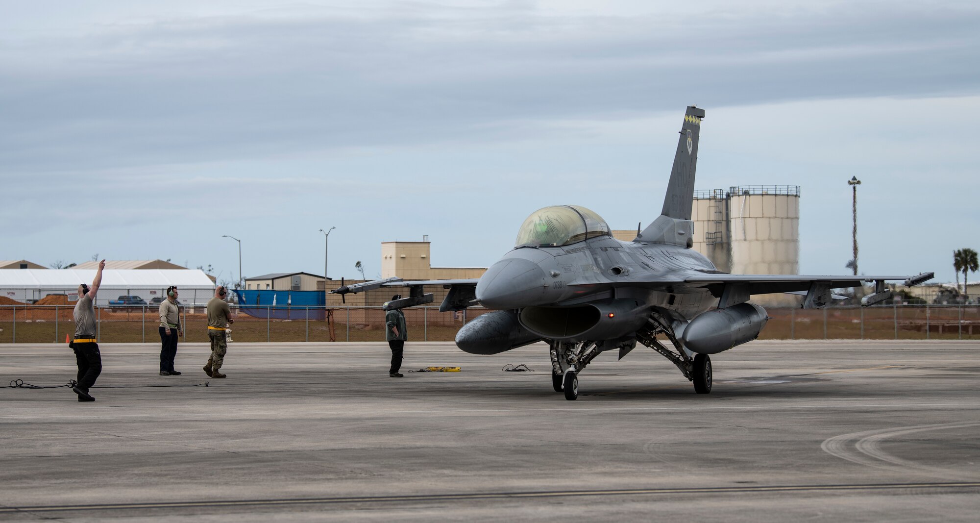 A U.S. Air Force F-16 Fighting Falcon from Holloman Air Force Base, N.M., prepares to taxi after pre-flight checks for a training flight at Tyndall Air Force Base, Fla., Feb. 4, 2020. The 314th Fighter Squadron came to test their operational readiness with maintainers and pilots using live missiles. (U.S. Air Force photo by Senior Airman Stefan Alvarez)