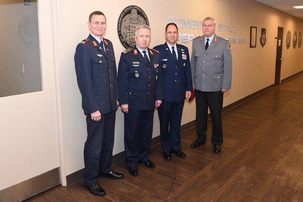 Group photo with German delegation officials