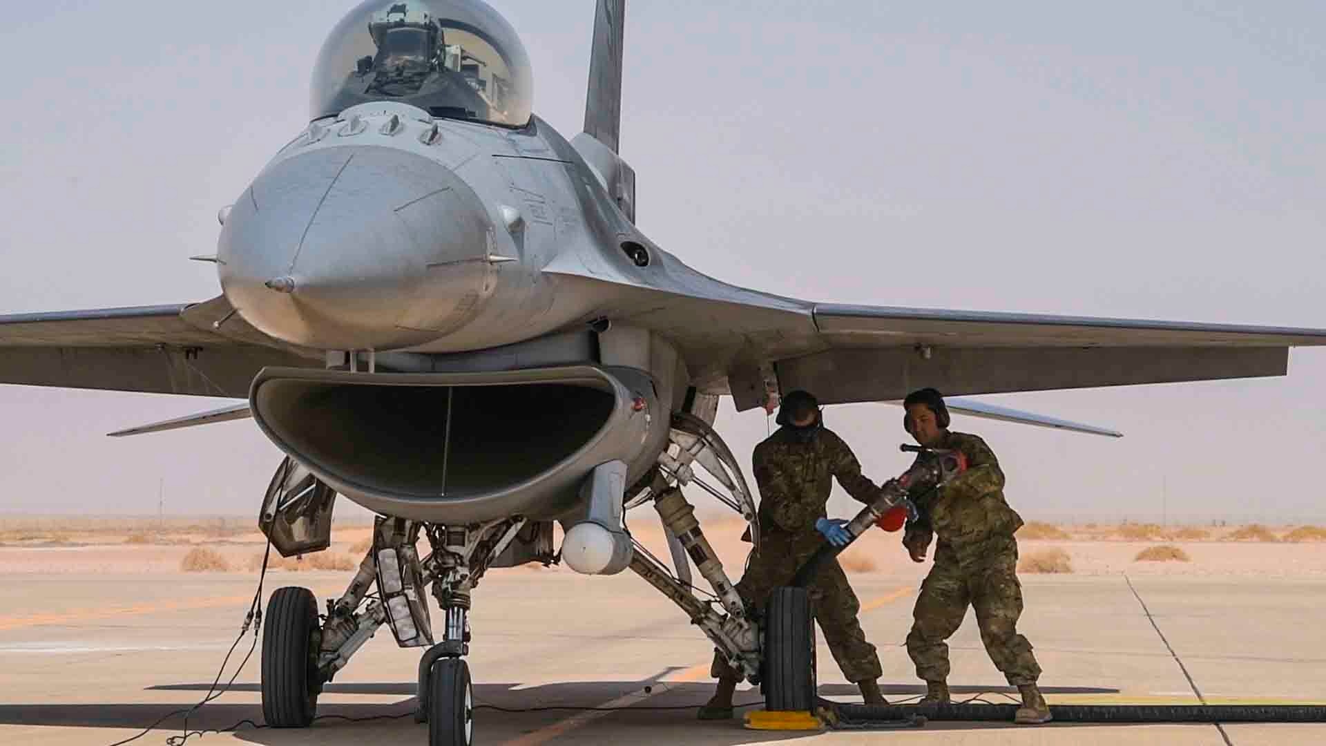 U.S. Airmen from the 380th Expeditionary Aircraft Maintenance Squadron remove a fuel hose from a U.S. Air Force F-16 Fighting Falcon during an engine-running refueling at Prince Sultan Air Base, Kingdom of Saudi Arabia, Feb. 7, 2020. Airmen at PSAB executed hot refueling capabilities by generating easily accessible fuel and rapidly returning the diverse aircraft set to the skies as part of an agile combat employment mission that exercised a critical capability of U.S. Air Forces Central Command. (U.S. Air Force photo by Senior Airman Giovanni Sims)