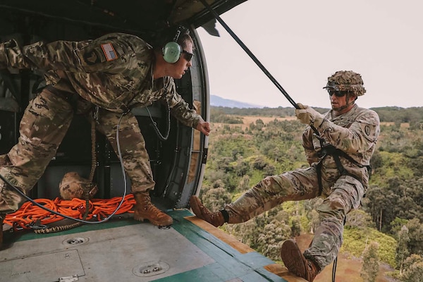 An Army UH-60 Black Hawk flight crew supports the validation of air assault instructors at Schofield Barracks, Hawaii, Jan. 31, 2020.
