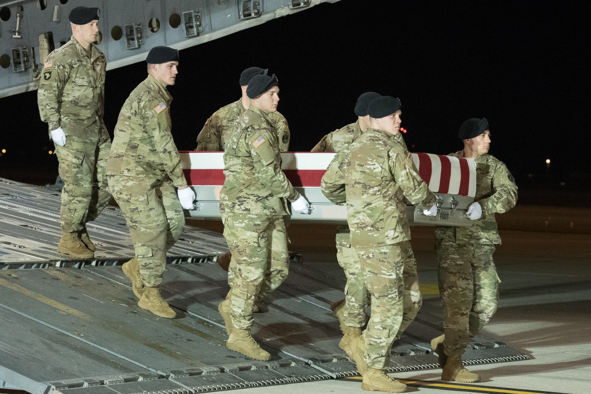 A U.S. Army carry team transfers the remains of Spc. Branden T. Kimball, of Central Point, Ore., Feb. 14, 2020 at Dover Air Force Base, Del. Kimball was assigned to 3rd Battalion, 10th Aviation Regiment, 10th Combat Aviation Brigade, Fort Drum, N.Y. (U.S. Air Force Photo by Mauricio Campino)