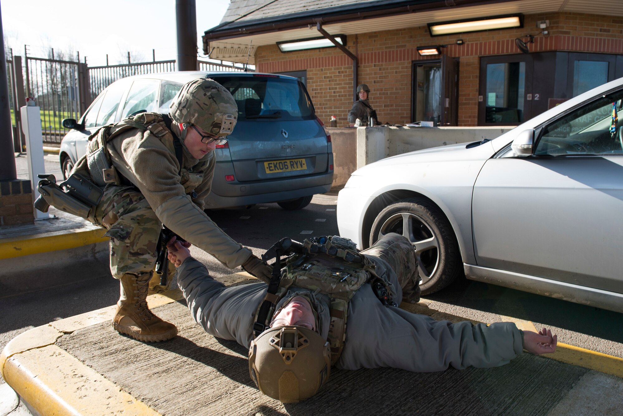 U.S. Air Force Airman 1st Class Graham Stubblefield, 422nd Security Forces Squadron installation entry controller, assists a simulated casualty during the 501st Combat Support Wing Readiness Exercise 20-01 at RAF Croughton, England, Feb. 12, 2020. The exercise tested the wing’s preparedness and response capabilities to an emergency situation. (U.S. Air Force photo by Airman 1st Class Jennifer Zima)