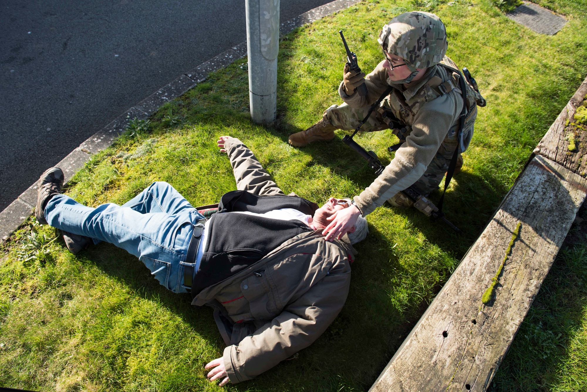 U.S. Air Force Airman 1st Class Graham Stubblefield, 422nd Security Forces Squadron installation entry controller, calls for backup to assist a simulated casualty during the 501st Combat Support Wing Readiness Exercise 20-01 at RAF Croughton, England, Feb. 12, 2020. The exercise tested the wing’s preparedness and response capabilities to an emergency situation. (U.S. Air Force photo by Airman 1st Class Jennifer Zima)