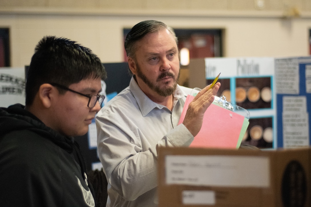 Mark Reed, contract specialist and former science teacher, talks to a sixth-grade student about his project during Williams Middle School’s science fair in Huntsville, Alabama, Jan. 30, 2020. Nearly 200 sixth-, seventh- and eighth-graders presented projects at the school’s fair. Reed was one of six volunteers from the U.S. Army Engineering and Support Center, Huntsville, at the event.