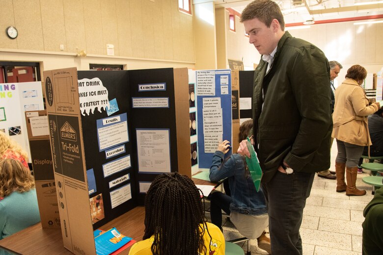 Michael Pickett, a structural engineer with the U.S. Army Engineering and Support Center, Huntsville, talks to a sixth-grade student during Williams Middle School’s science fair in Huntsville, Alabama, Jan. 30, 2020. Nearly 200 sixth-, seventh- and eighth-graders presented projects at the school’s fair.