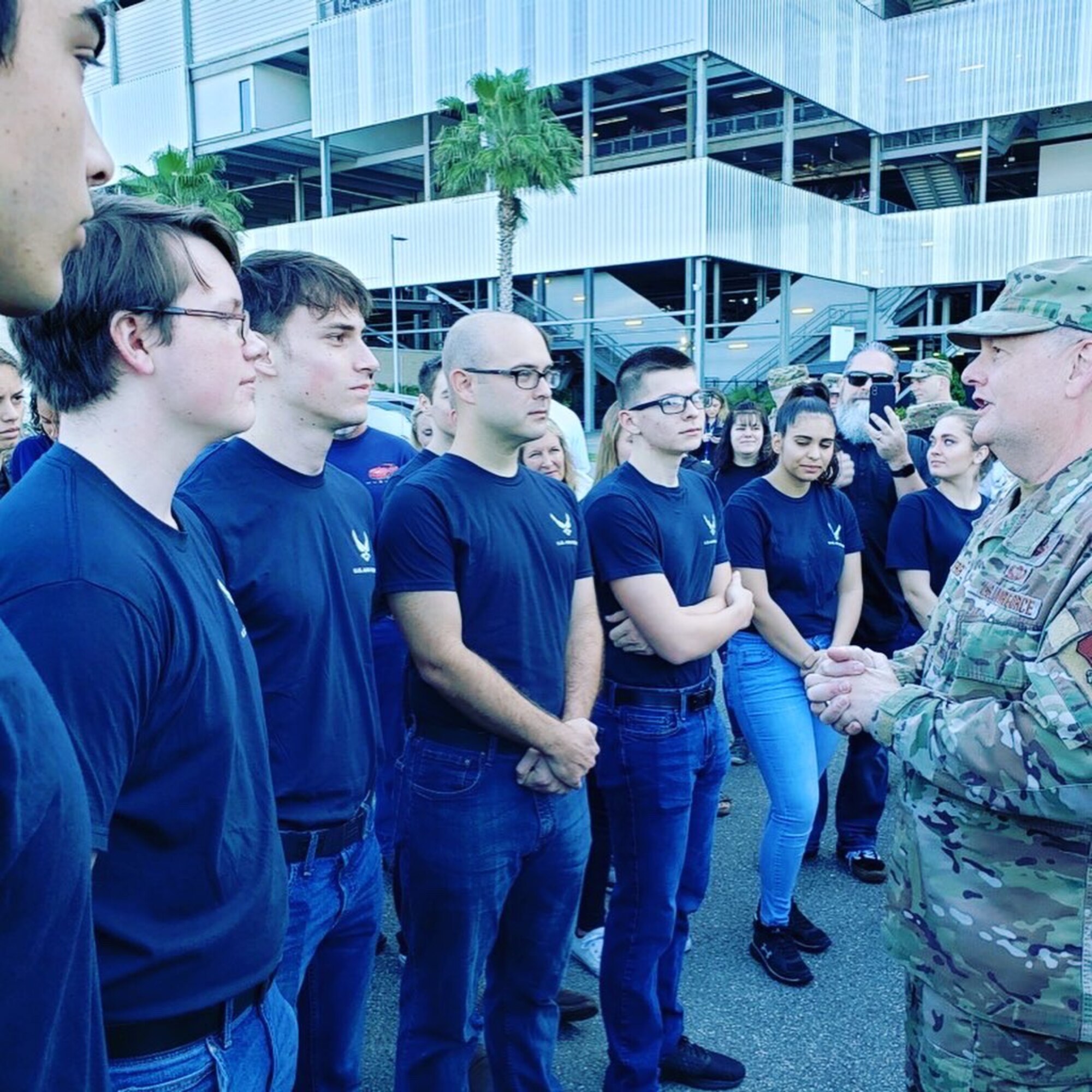 General talking to Airmen.