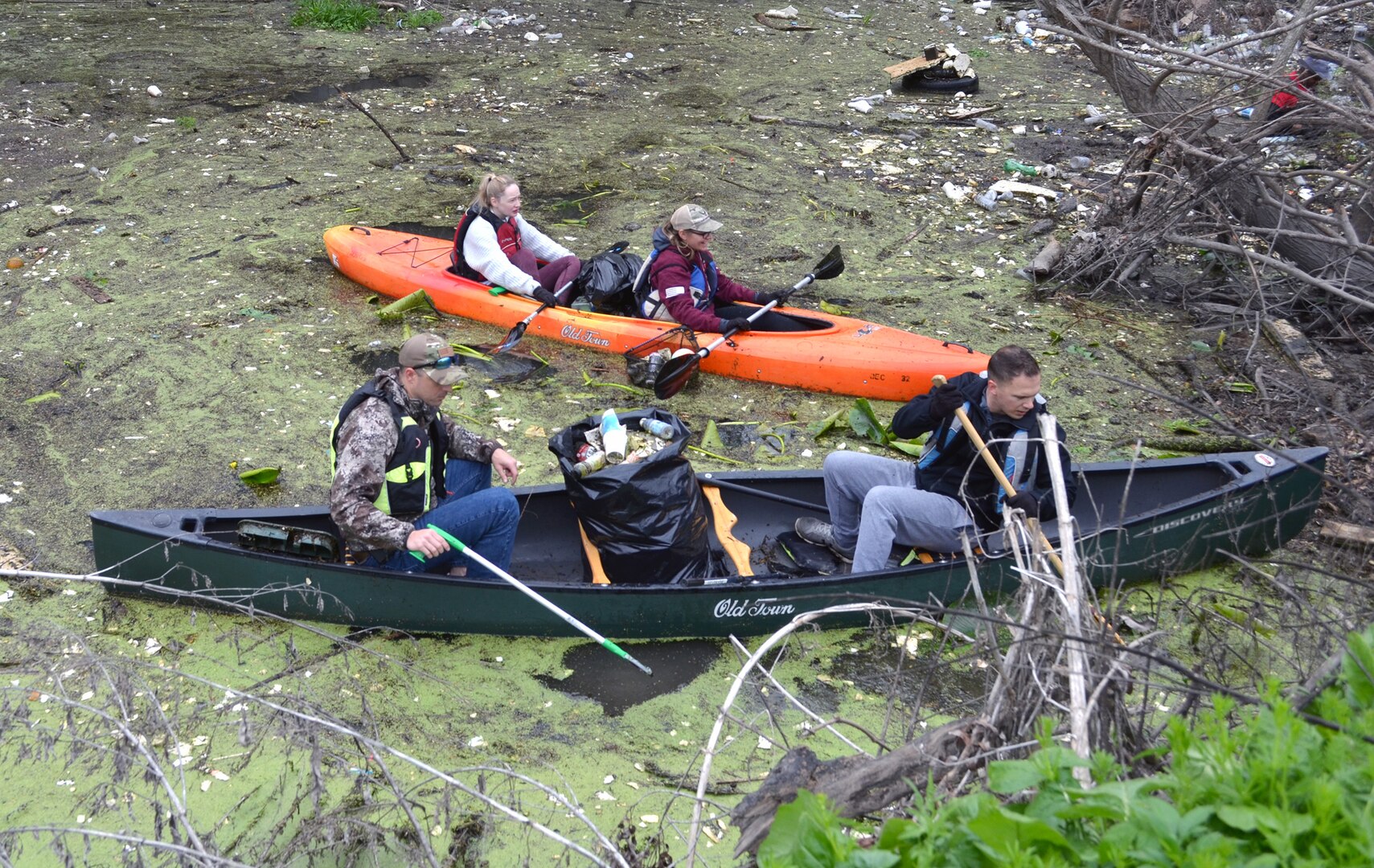 Kayaks bring in trash