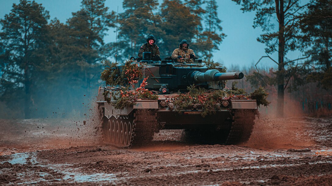 Polish and Romanian Soldiers work together in support of NATO's enhanced Forward Presence Battle Group Poland