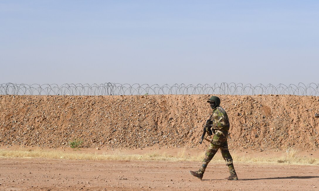 Photo of Niger Armed Forces personnel participating in a small unit tactics and operations course.