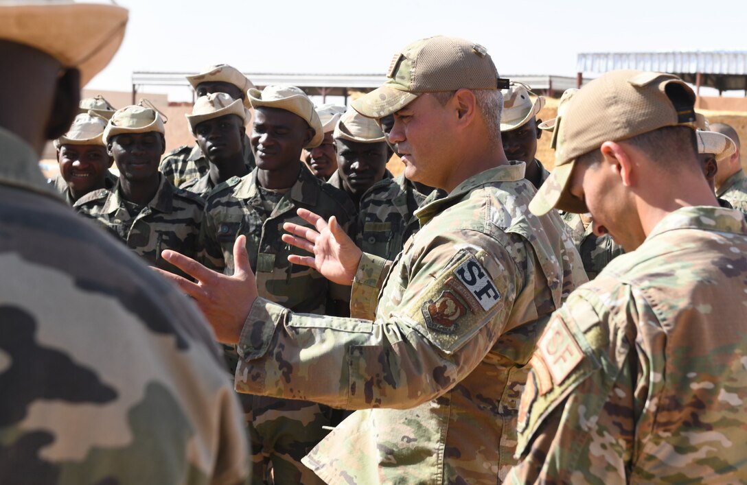 Photo of Niger Armed Forces personnel graduating from a small unit tactics and operations course.