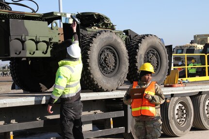 U.S. Army Reserve Soldiers conduct push pull operations for DEFENDER-Europe 20